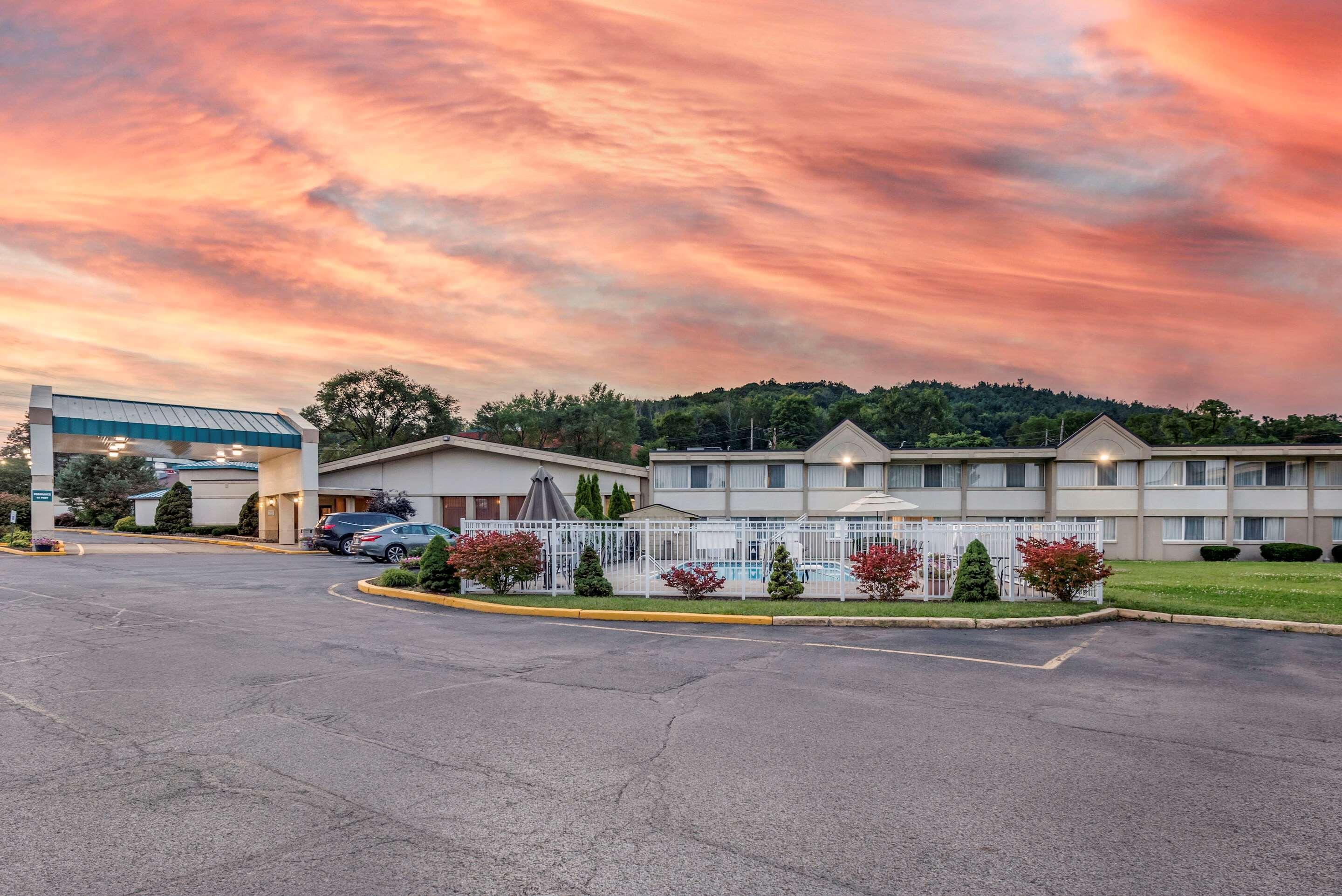 Quality Inn & Suites Vestal Binghamton Near University Kültér fotó