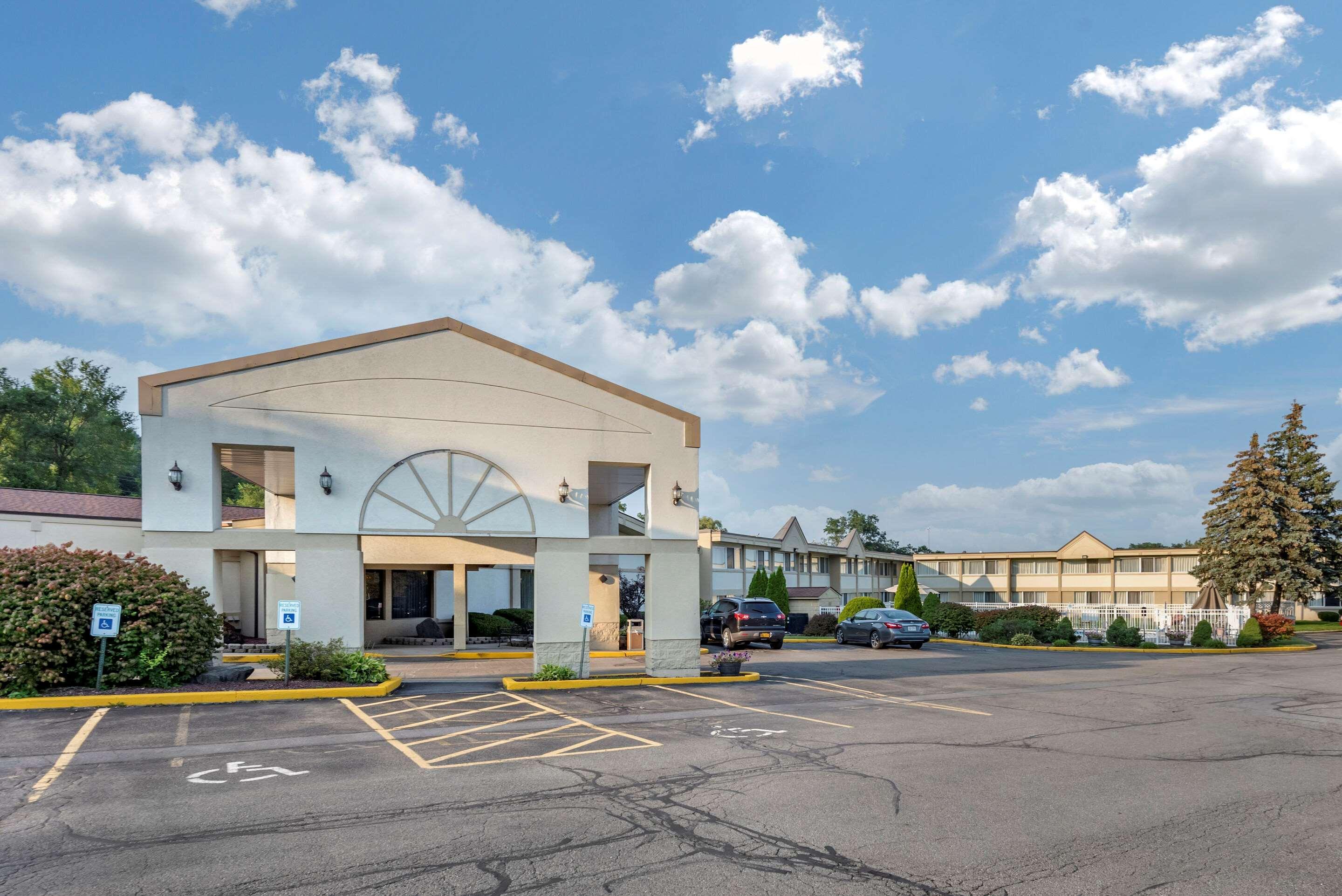 Quality Inn & Suites Vestal Binghamton Near University Kültér fotó