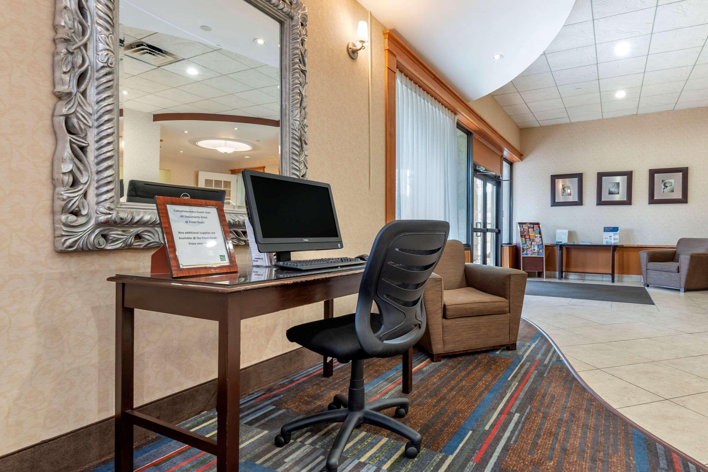 Quality Inn & Suites Vestal Binghamton Near University Kültér fotó